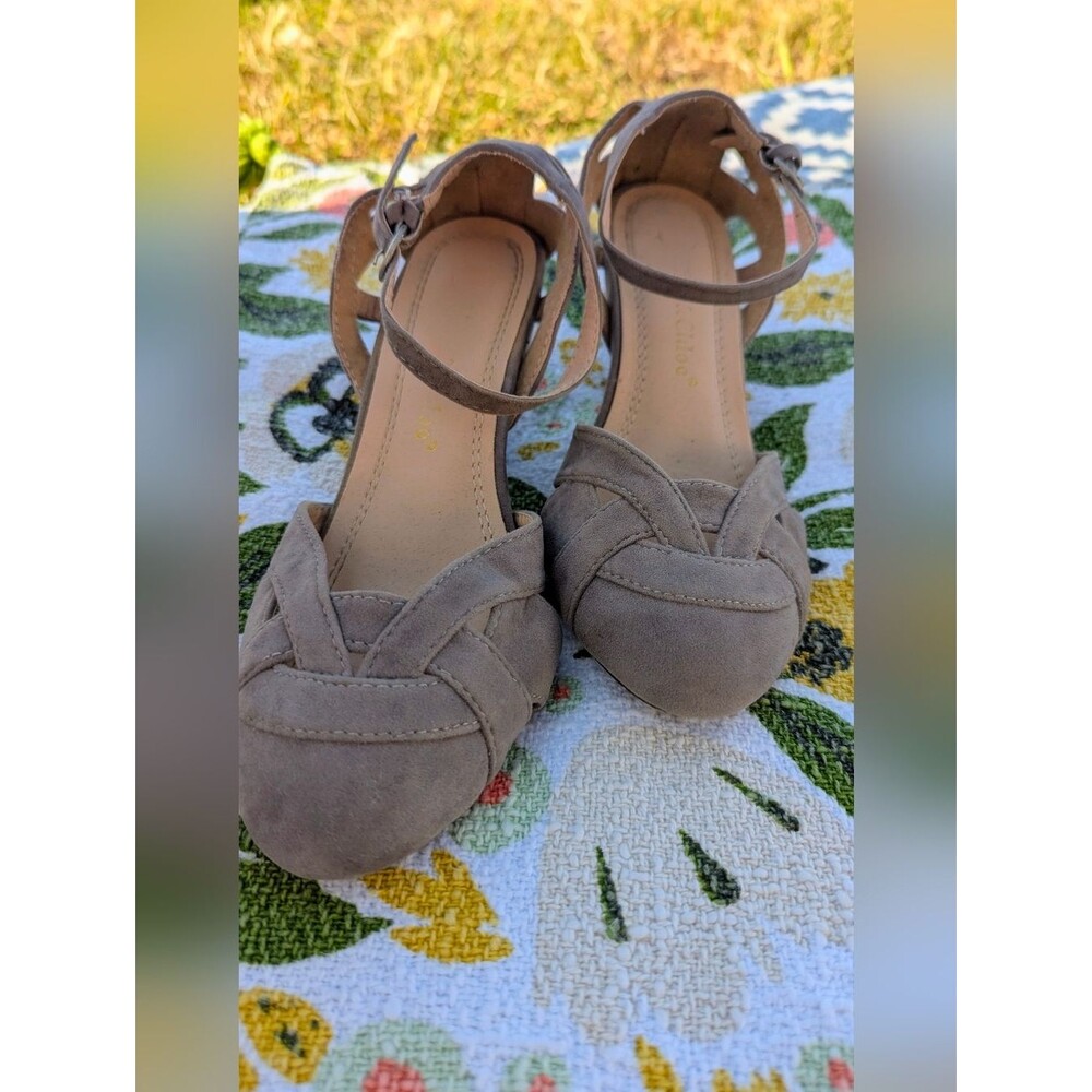 1930s Shoes Currant Scones Heel in Stone (Chase & Chloé/GoMax?)